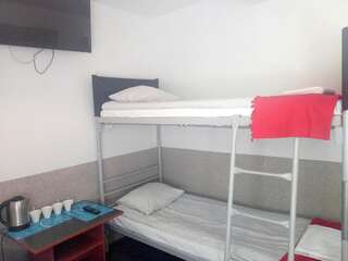 Отели типа «постель и завтрак» Home Traveller Освенцим Четырехместный номер с двухъярусными кроватями и ванной комнатой-4